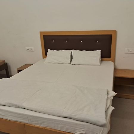 فندق Rk Lawns Gonda المظهر الخارجي الصورة