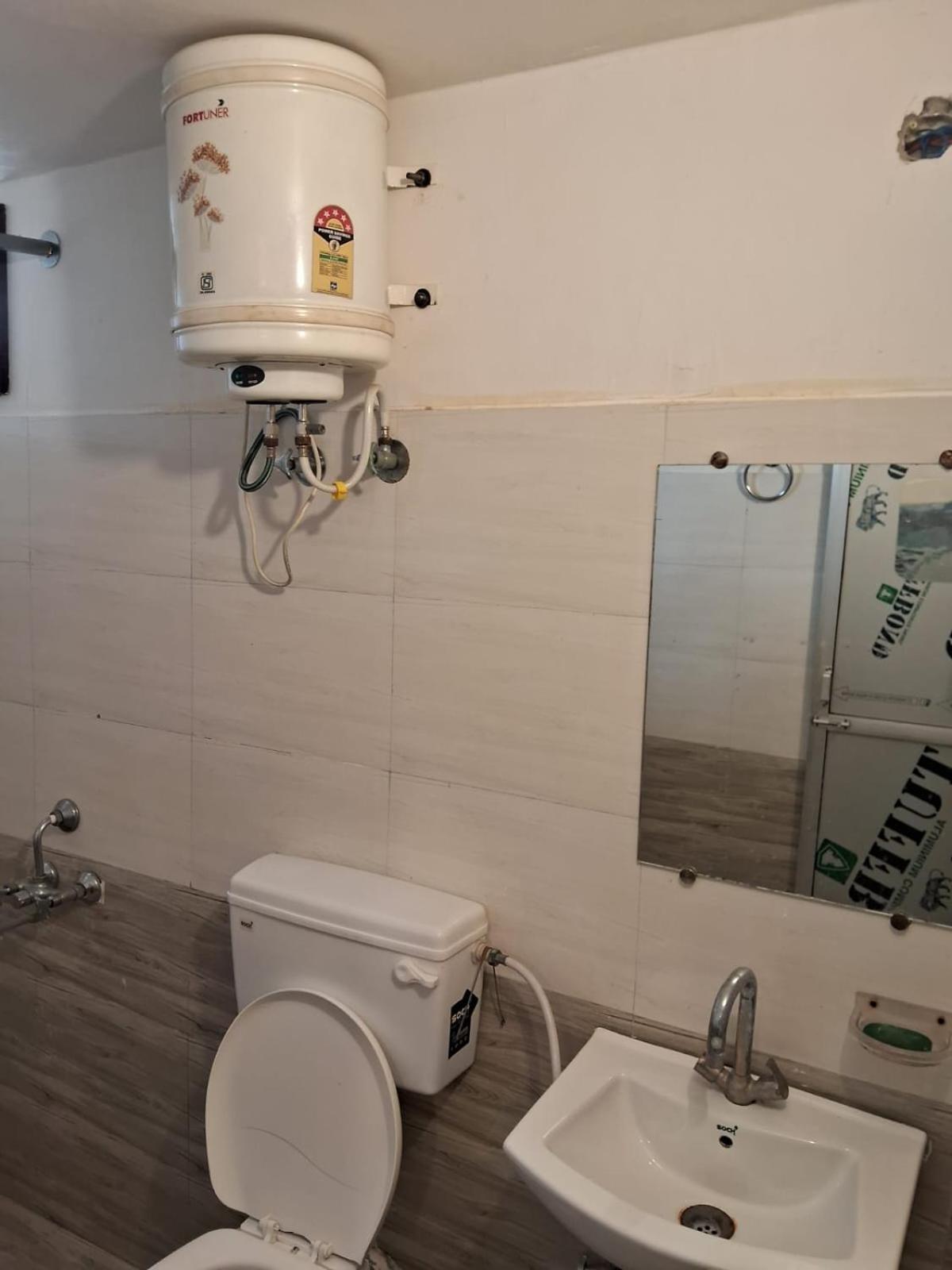 فندق Rk Lawns Gonda المظهر الخارجي الصورة