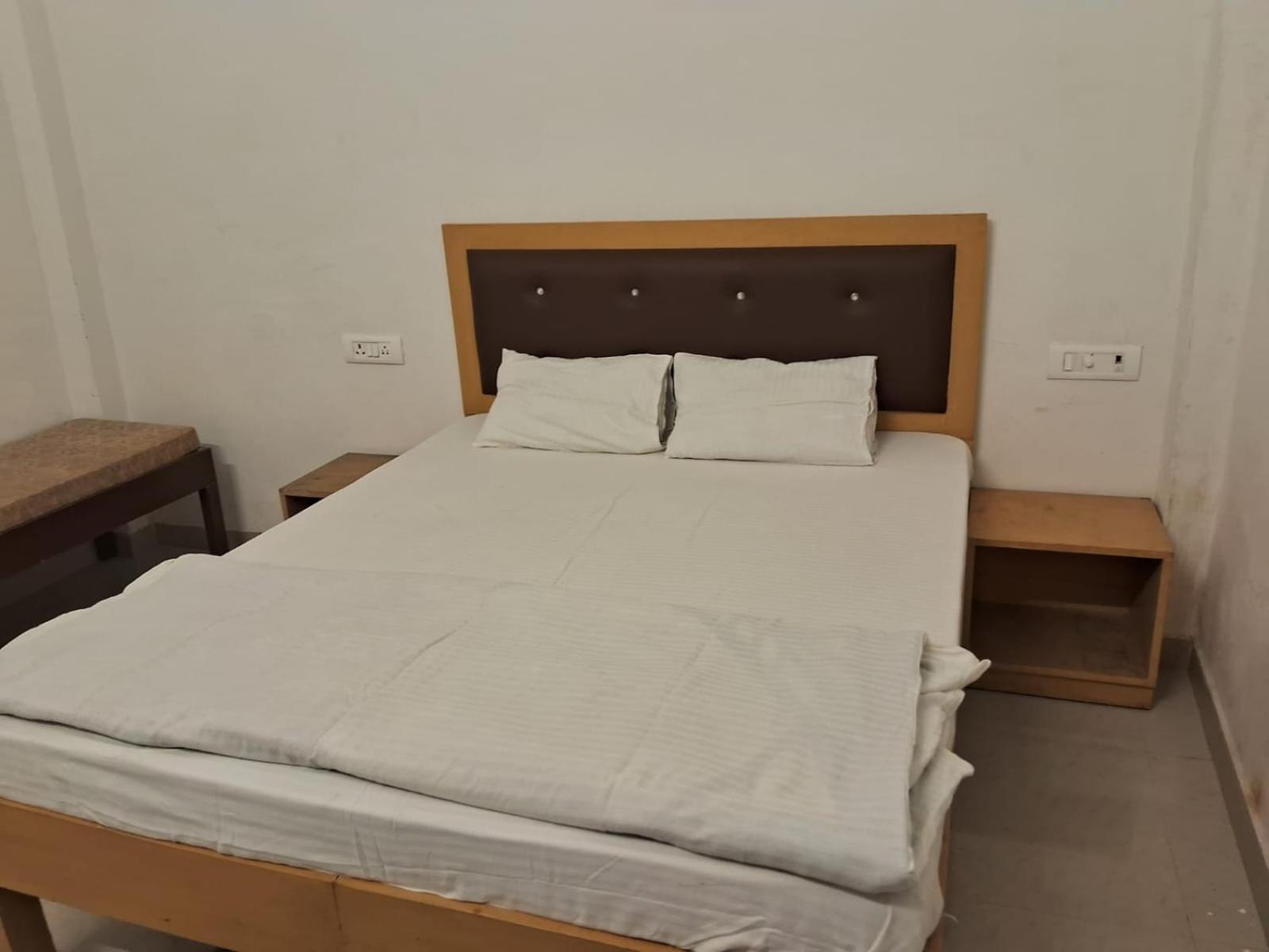 فندق Rk Lawns Gonda المظهر الخارجي الصورة